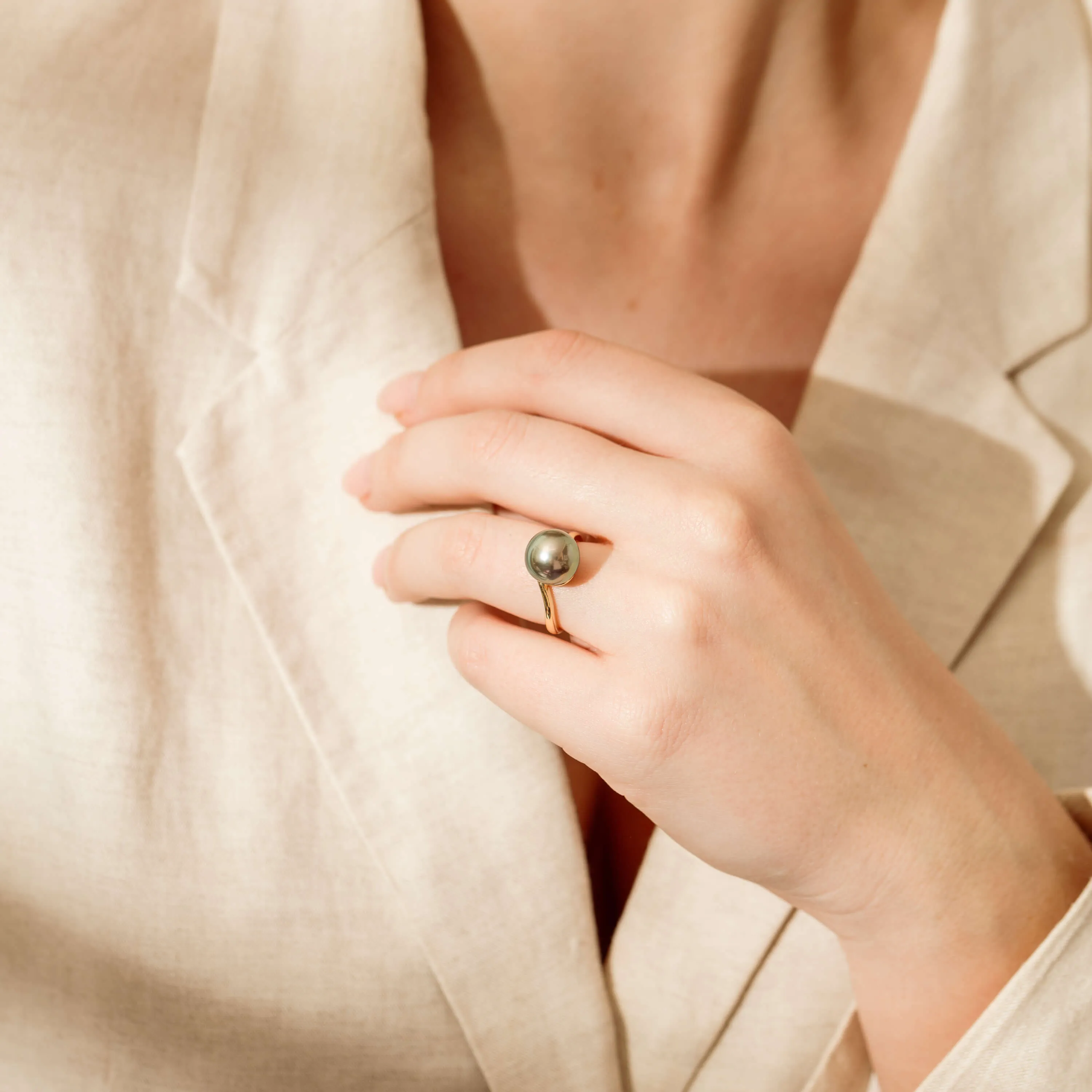 18ct Yellow Gold 11mm Tahitian Black Pearl Ring