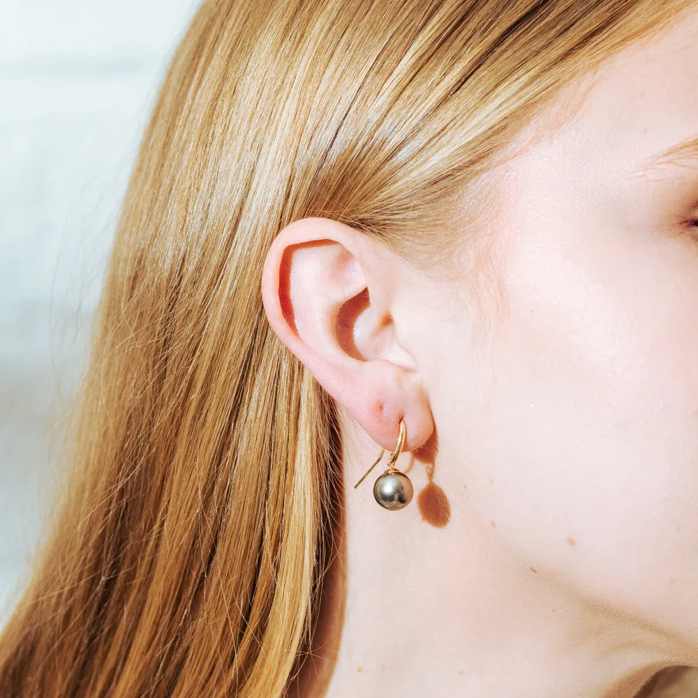 18ct Yellow Gold Tahitian Black Pearl Earrings