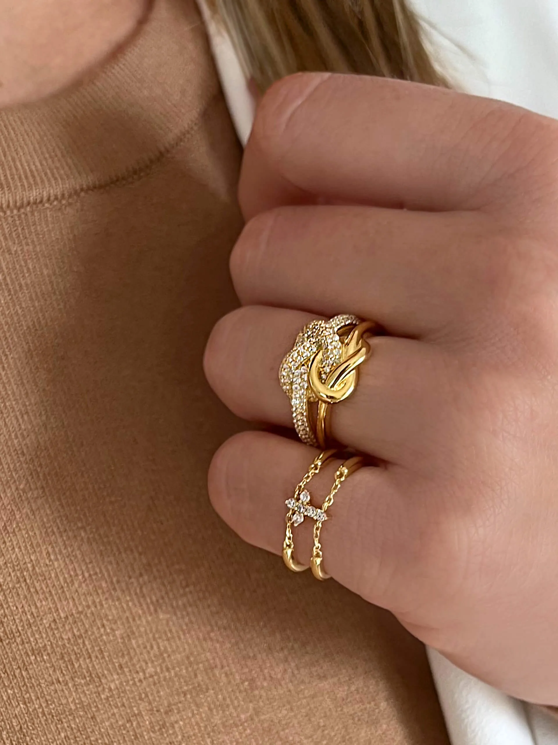 18k yellow gold ring assembled with zirconium oxide