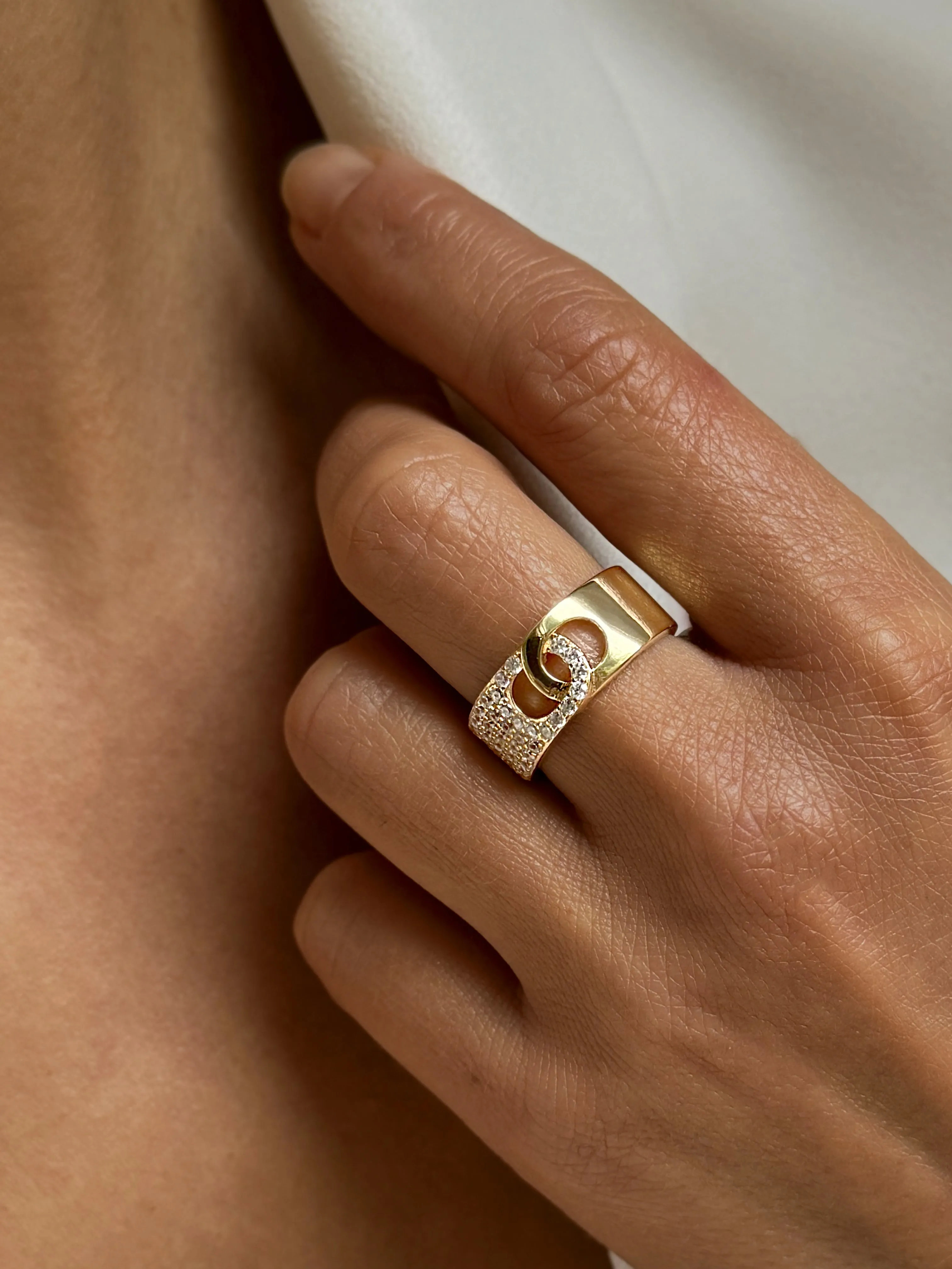 18k yellow gold ring assembled with zirconium oxide