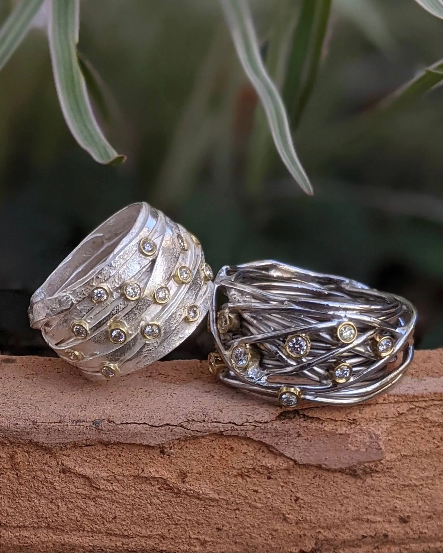 18kt White Gold Wrap Ring with 11 Brilliant Diamonds
