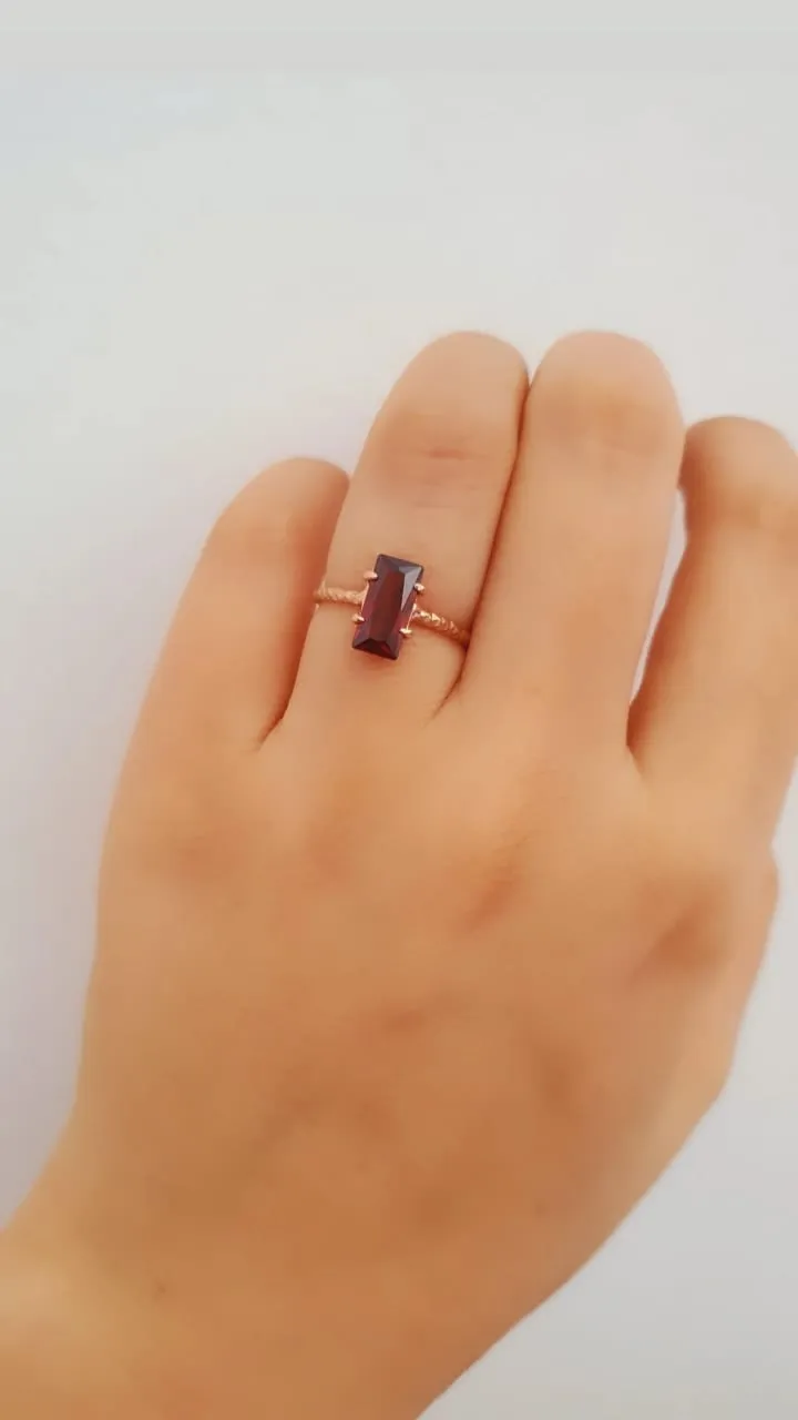Adjustable Red Stone Ring in 925 Sterling Silver