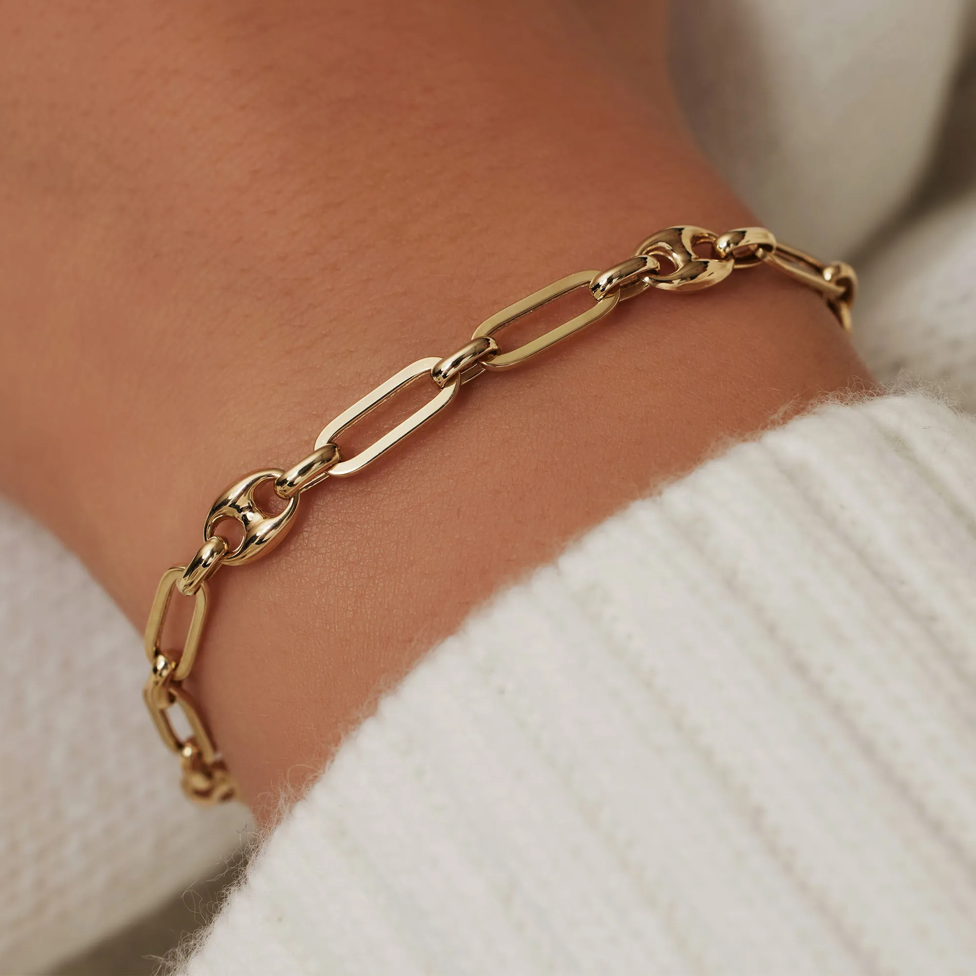Cadeau d'Isabel 14 karat gold necklace and bracelet set with chains