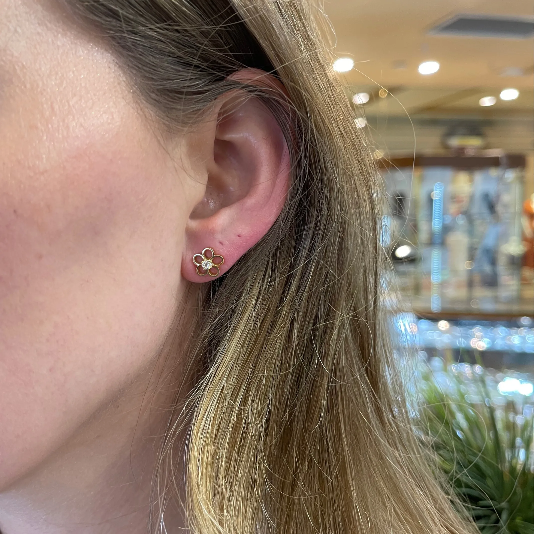 Daisy Exclusive Diamond 18K Gold Daisy Flower Stud Earrings