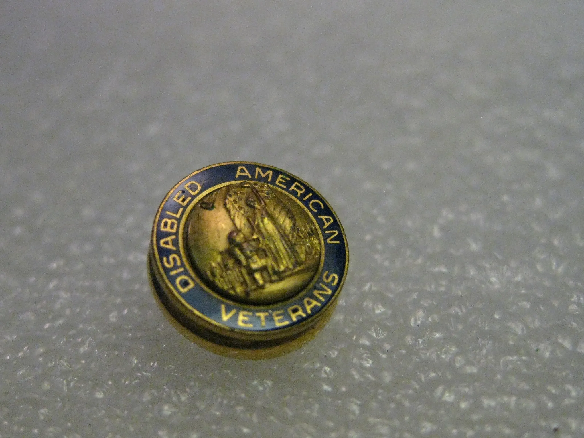 Disabled American Veterans Goldtone Blue Enameled Lapel Pin - Round