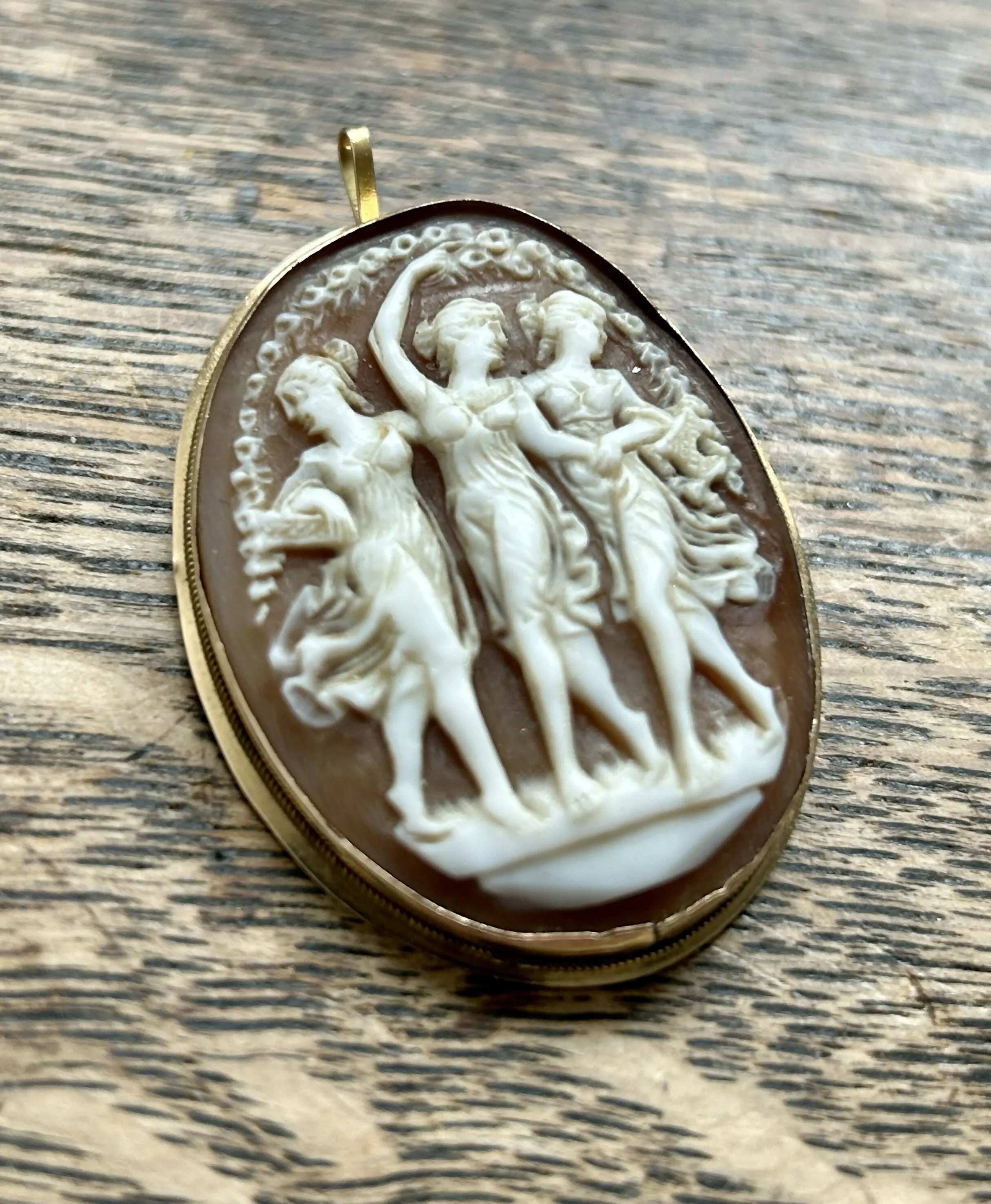 Edwardian c1900 9ct Yellow Gold Shell Carved Three Graces Italian Cameo
