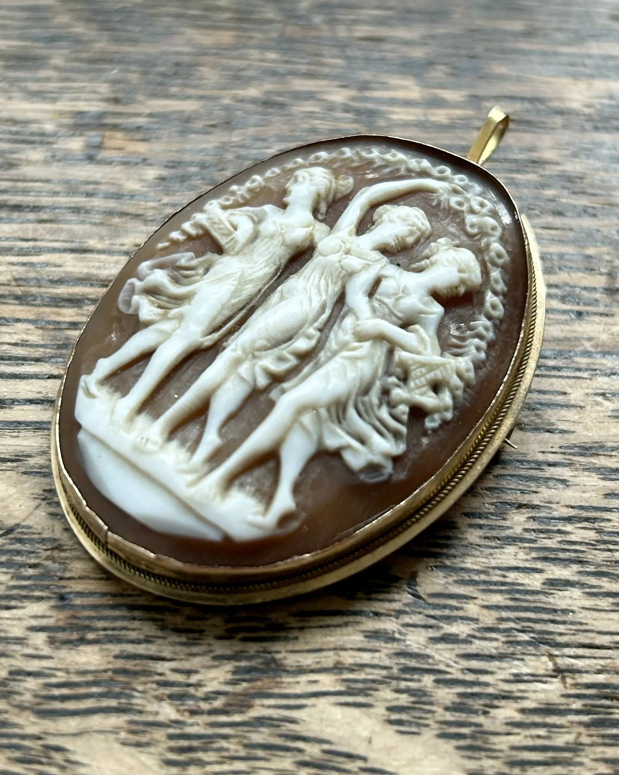Edwardian c1900 9ct Yellow Gold Shell Carved Three Graces Italian Cameo