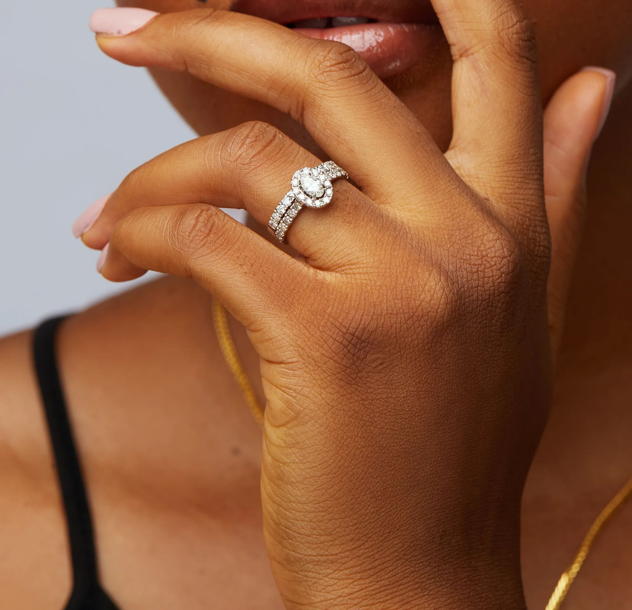 Heiress Oval Cut Natural Diamond Bride Set in 18K Gold