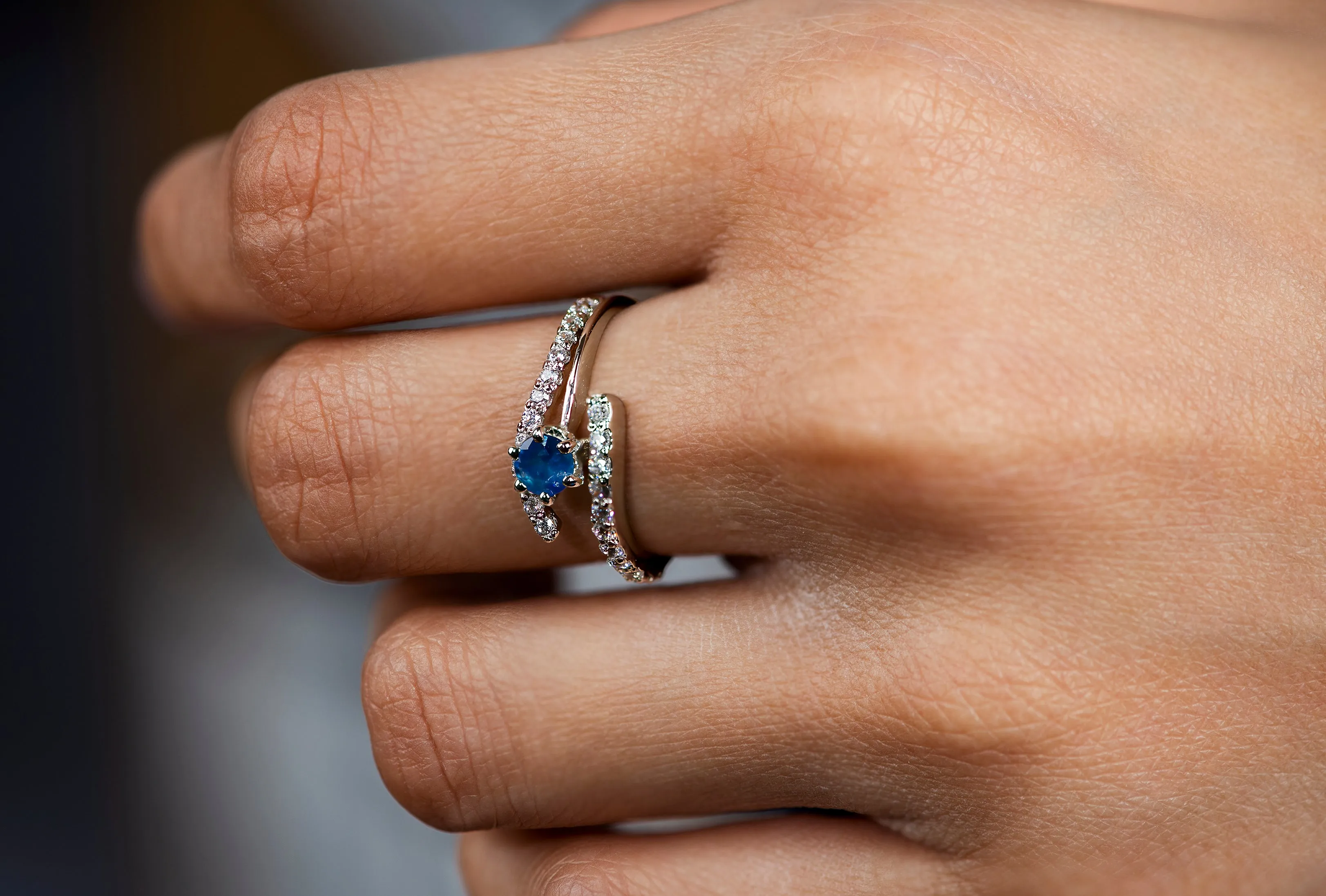 INFINITY KNOT SAPPHIRE RING