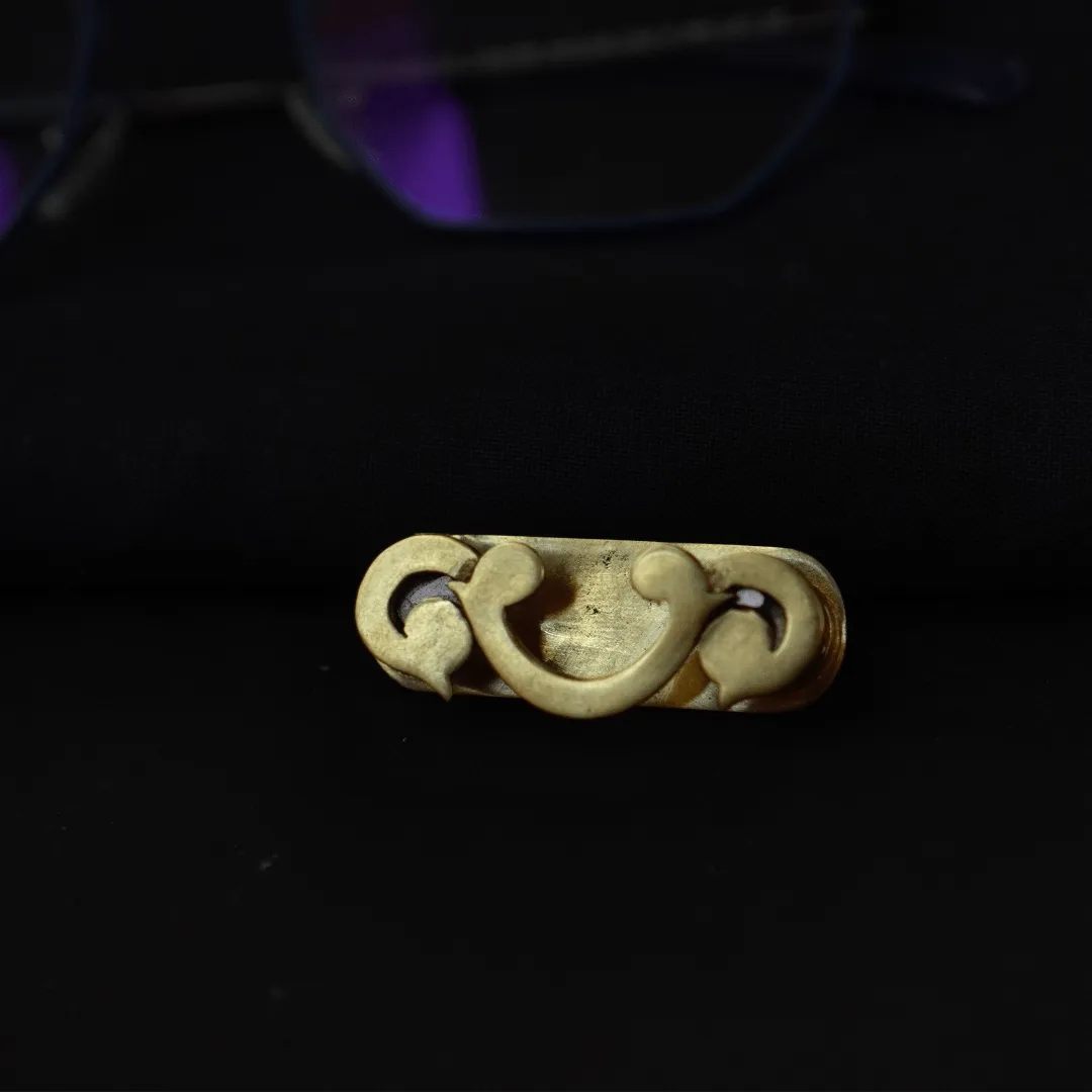Kolka Magnetic Chashma Holder (Brooch)