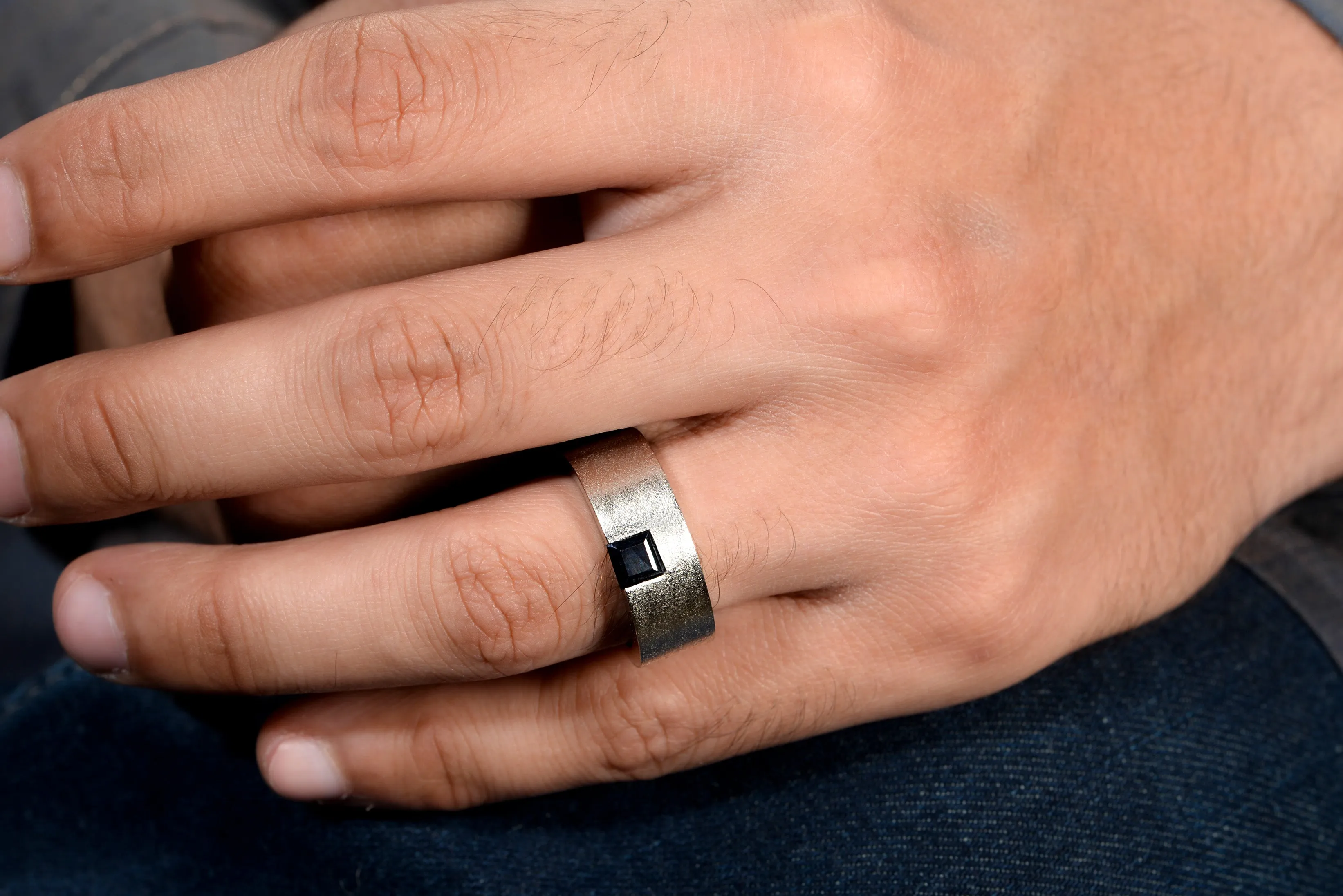 MAJESTIC BLUE KNIGHT SAPPHIRE STONE
