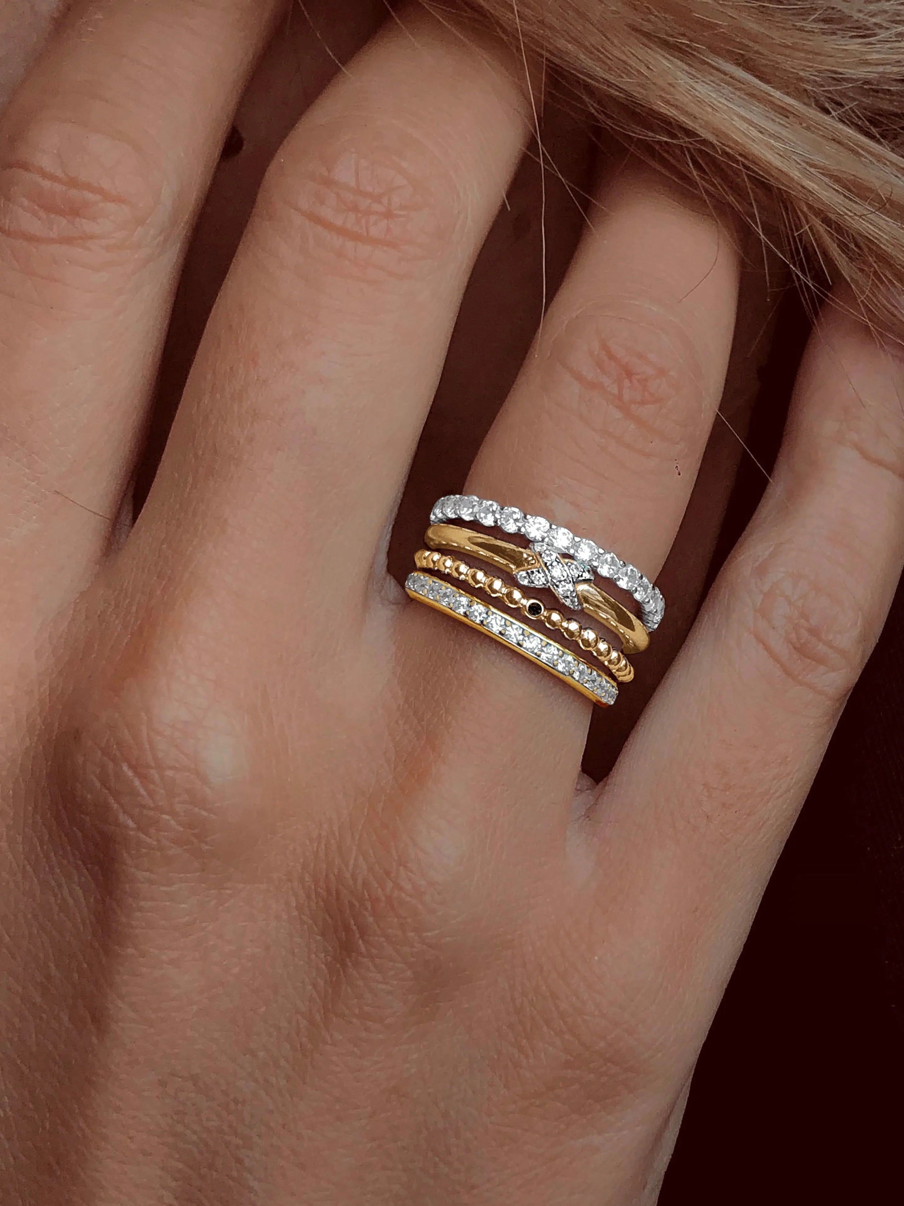 Rhodium plated 925 silver ring assembled with zirconium oxide