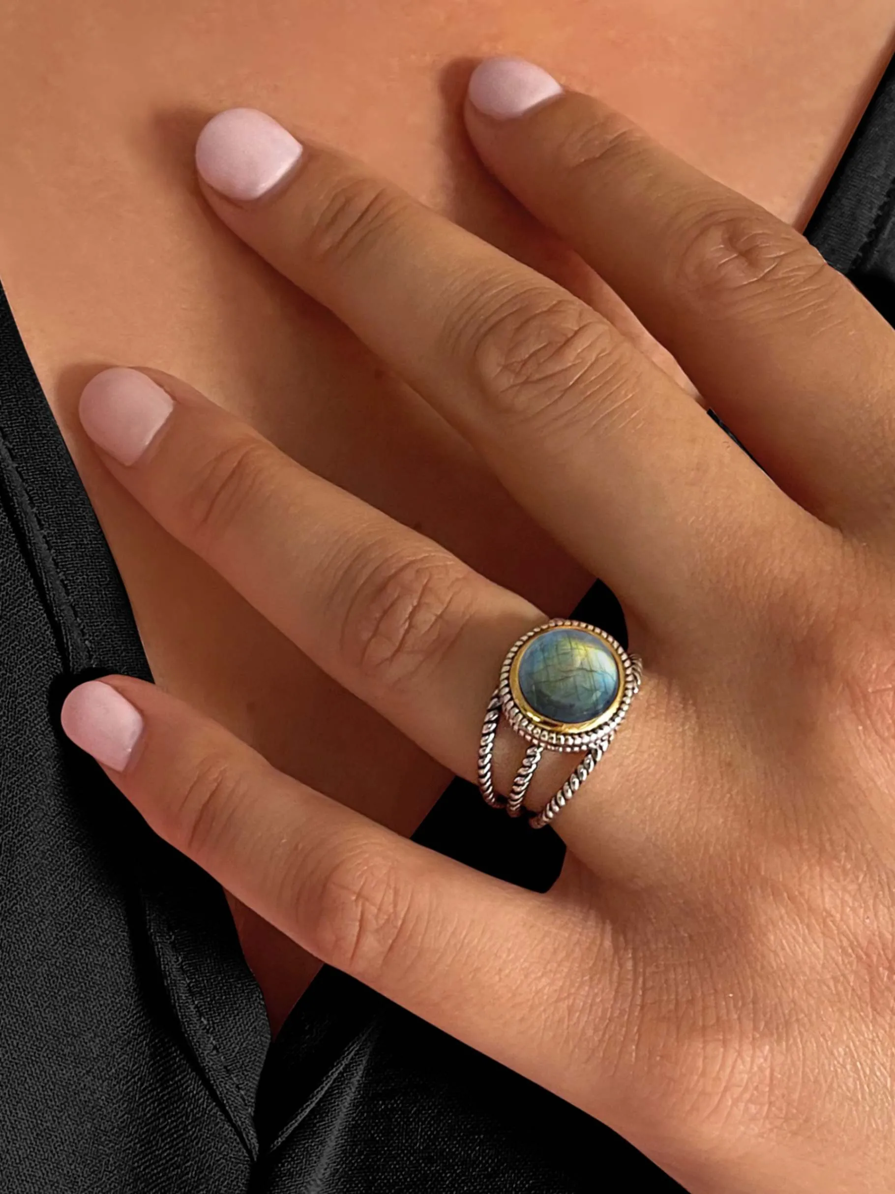 Ring in 925 Silver plated Silver and 18k Yellow Gold assembled with Labradorite