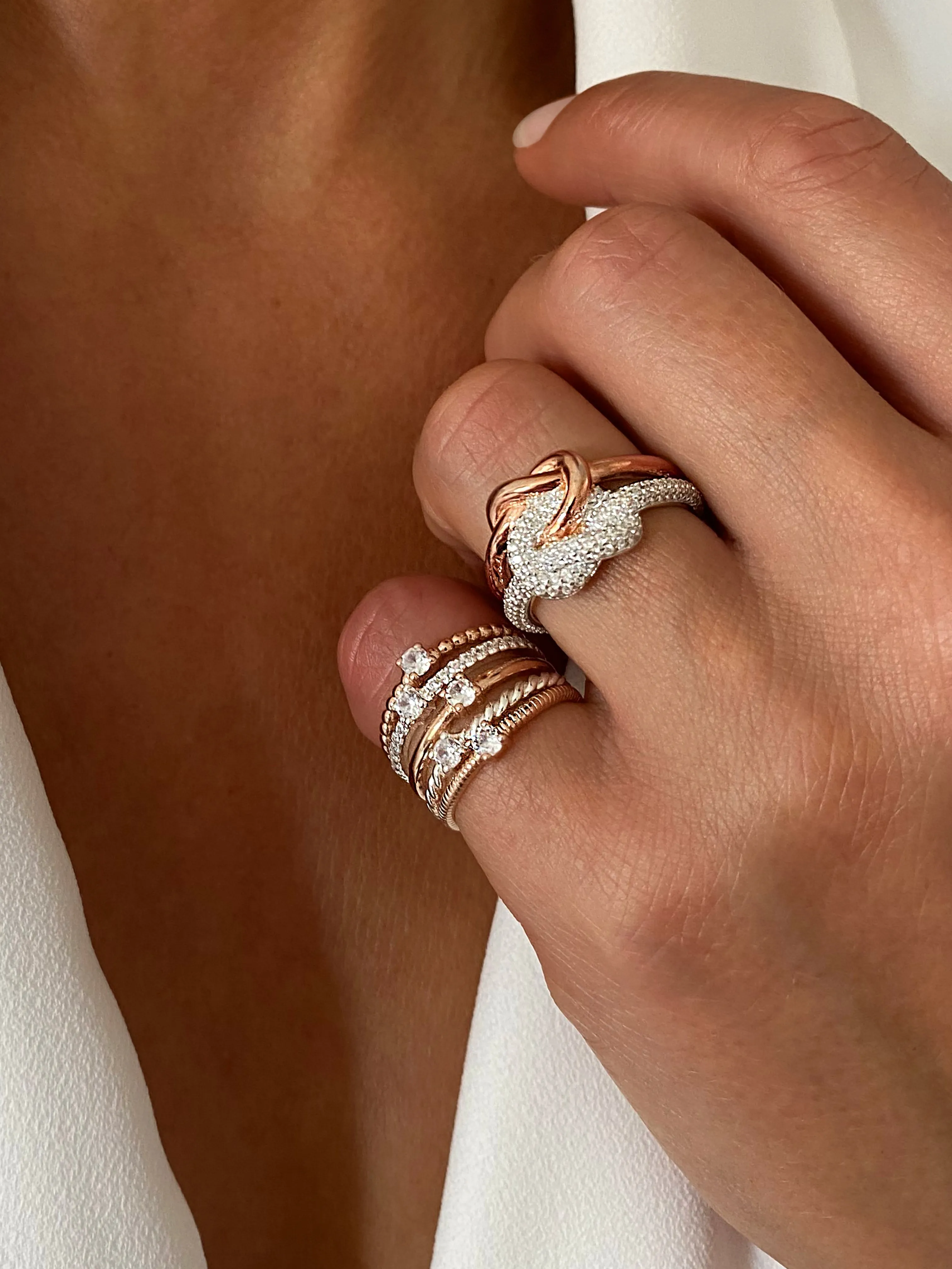 Ring in 925 Silver plated with Rhodium and 18k Rose Gold assembled with Zirconium Oxide