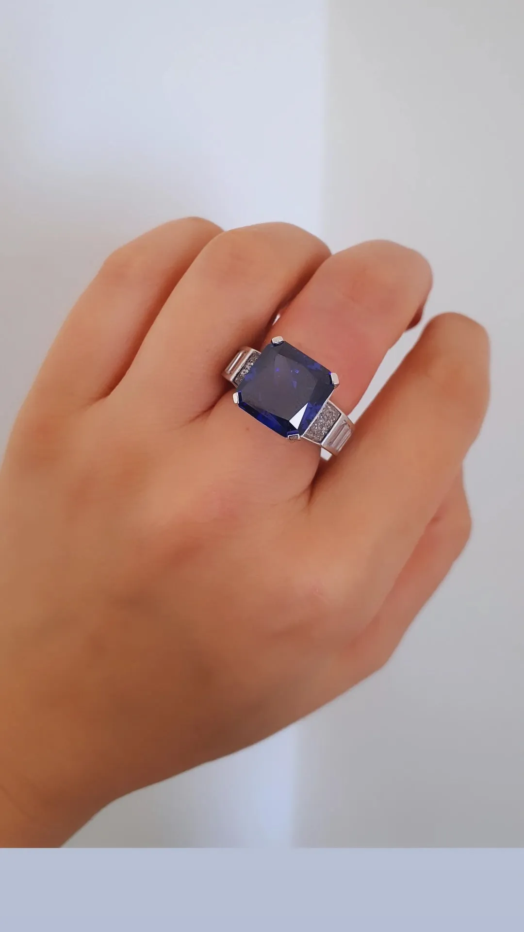 Tanzanite Lora Ring in 925 Sterling Silver
