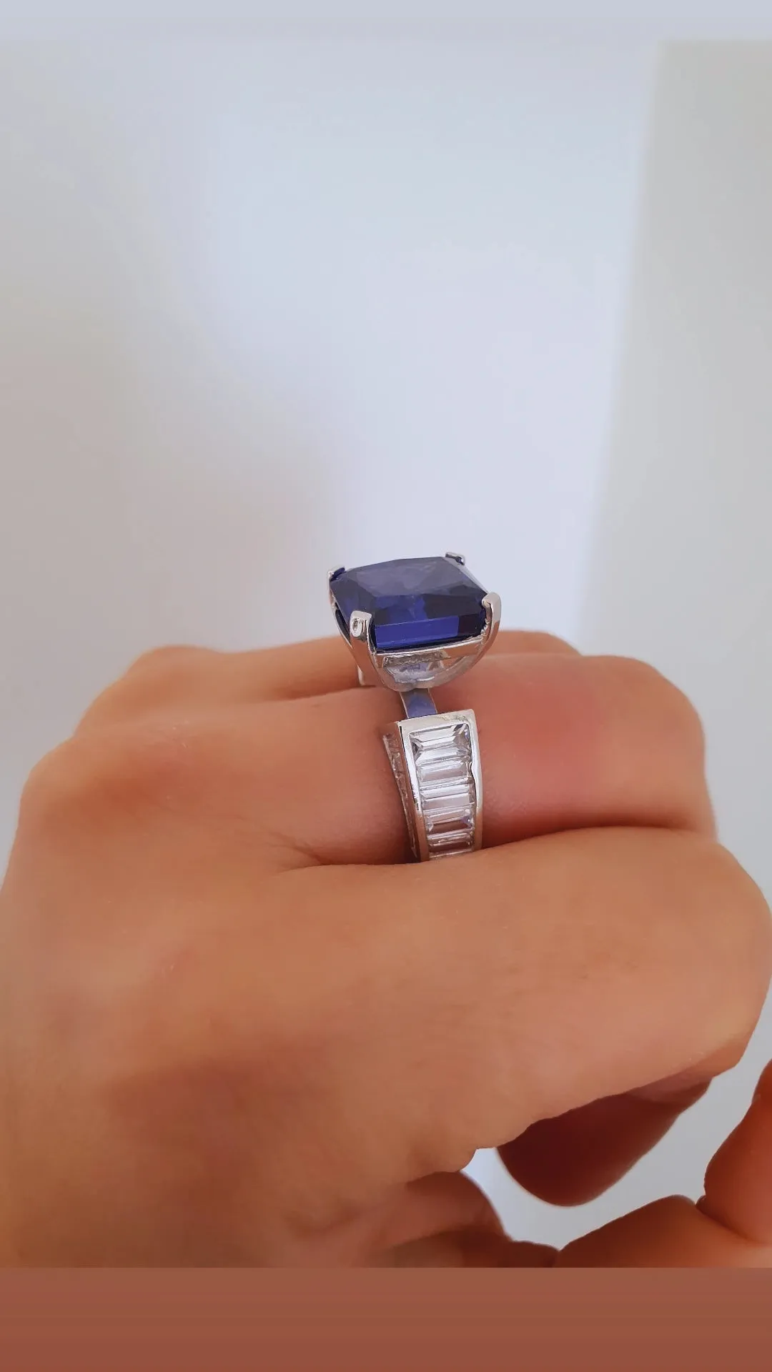 Tanzanite Lora Ring in 925 Sterling Silver