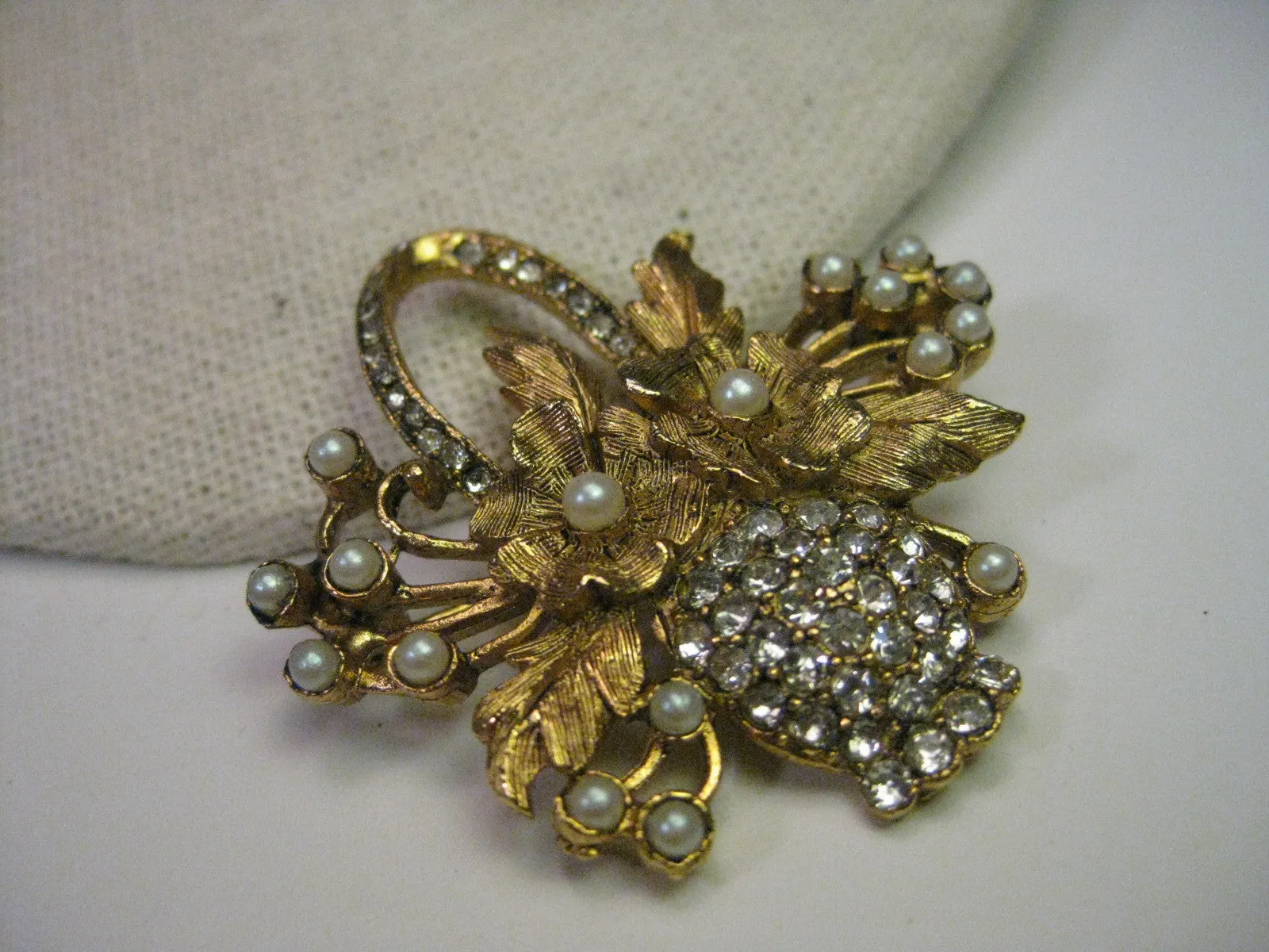 Vintage Brooch, Goldtone Floral Basket with Pave Rhinestones & Faux  Pearl Accents