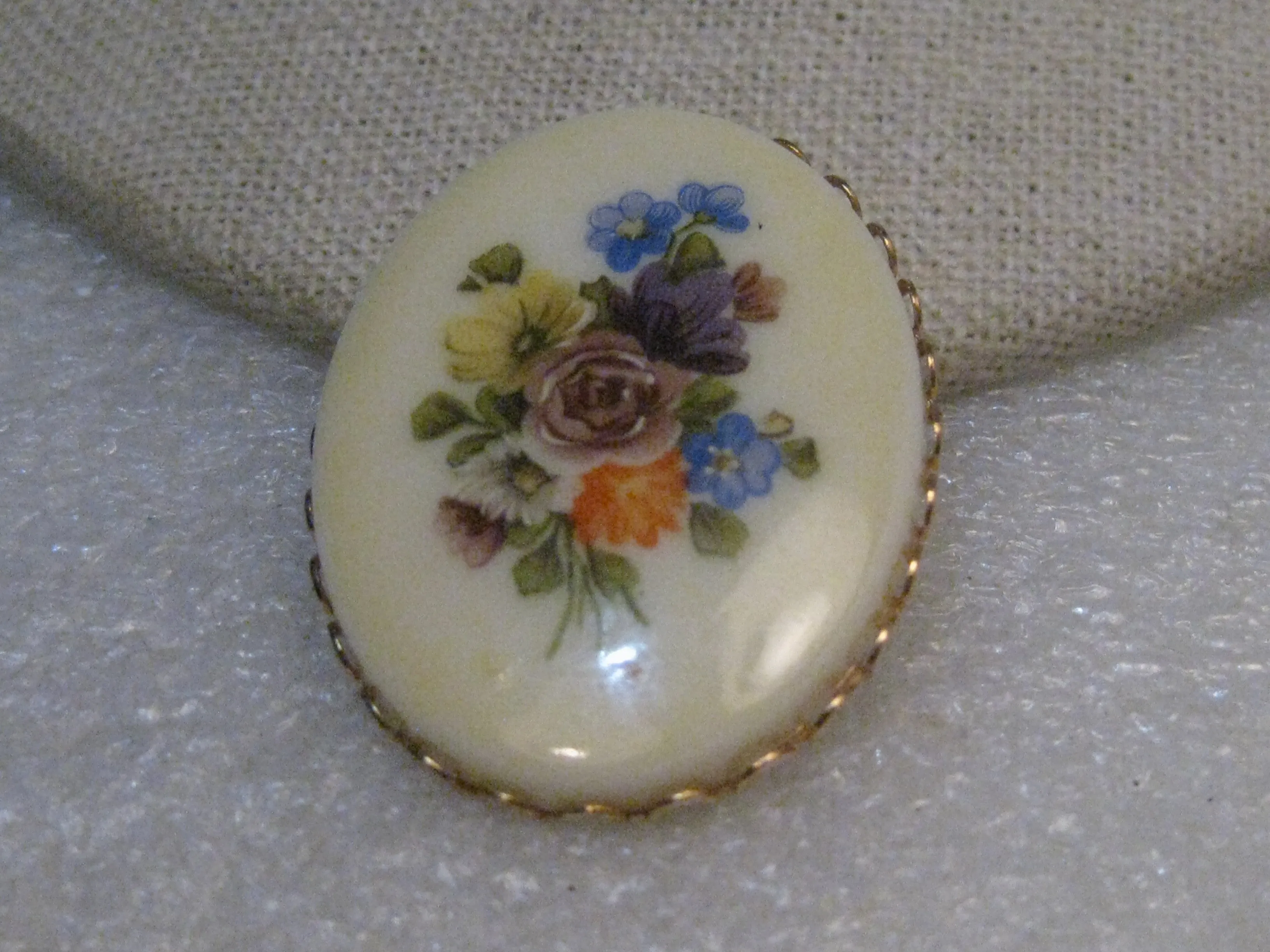 Vintage Floral Cameo Brooch, 1960's-1970s, Oval 1.5"