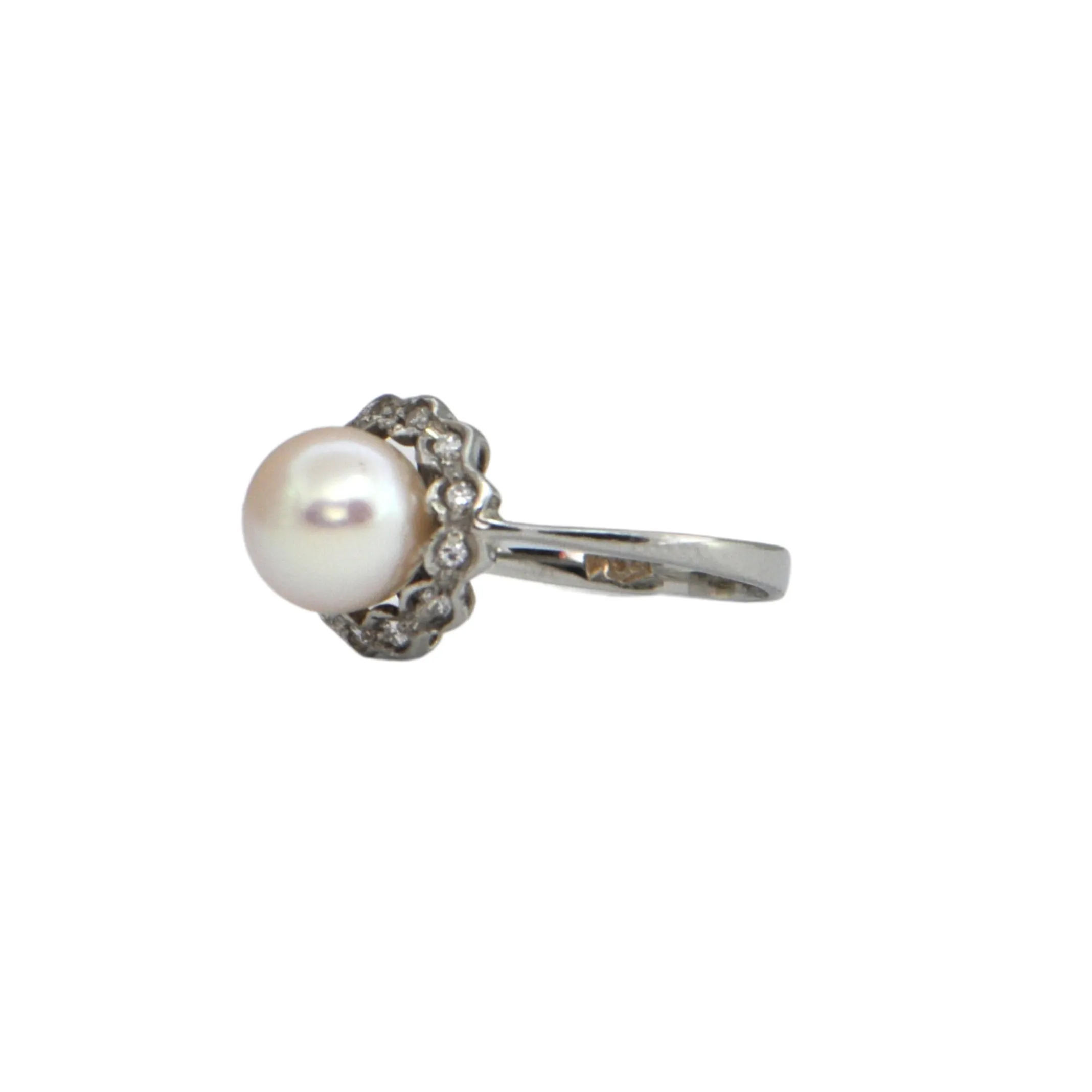 Vintage Pearl and Diamond 18K Gold Ring